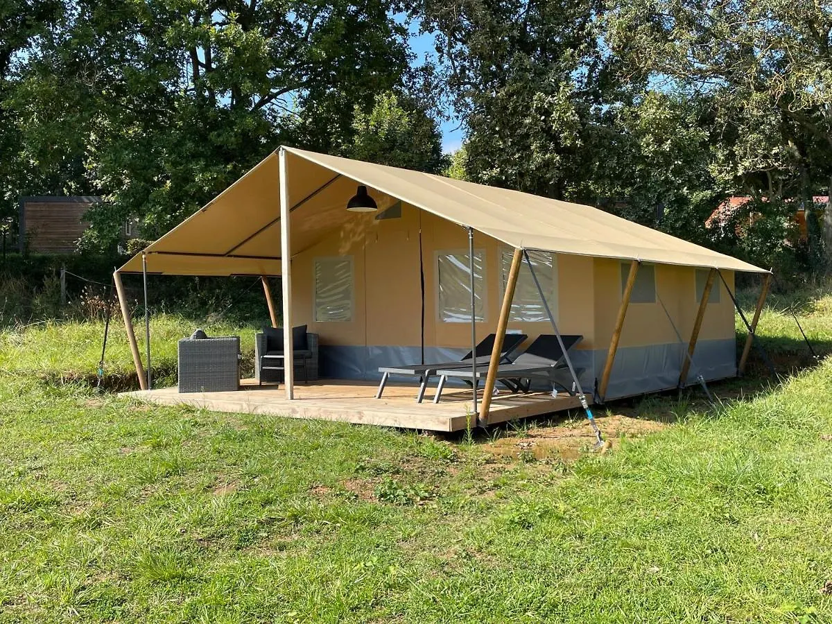 Budget Glamping Safaritent - La Grappe Fleurie Luxury tent